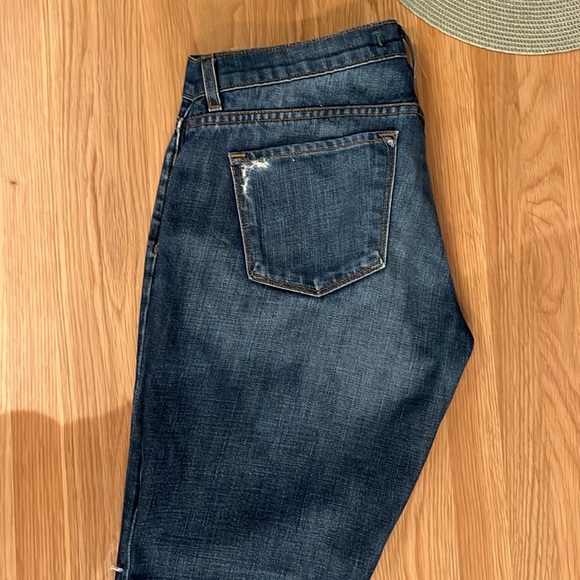 J Brand
Blue/ Distressed Aidan Ringer Boyfriend Cut Jeans, size 28 - Picture 4 of 8
